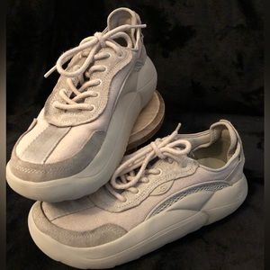 Uggs platform size 8.5